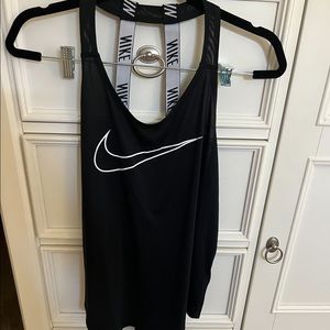 Womens Nike Dri Fit loose Fitting Sleeveless Workout Top SZ M